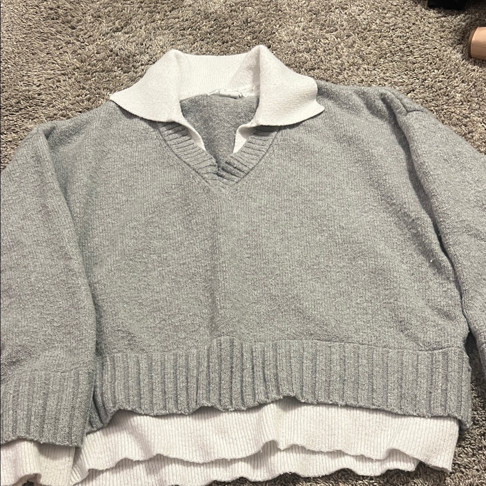 Design History V-Neck Sweater in Gray and White